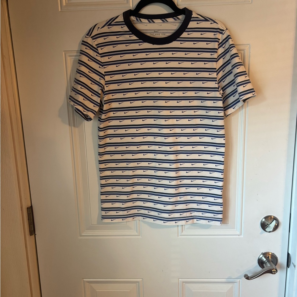Nike Men's Navy and White Striped Tee
